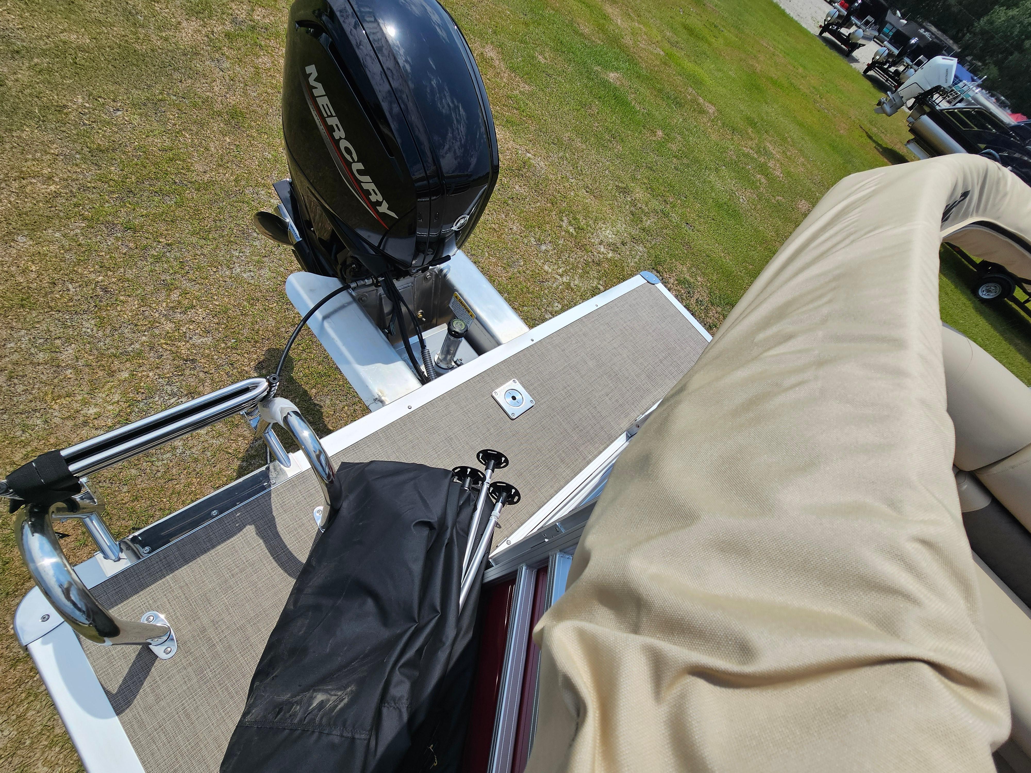2024 Sun Tracker Party Barge® 20 DLX