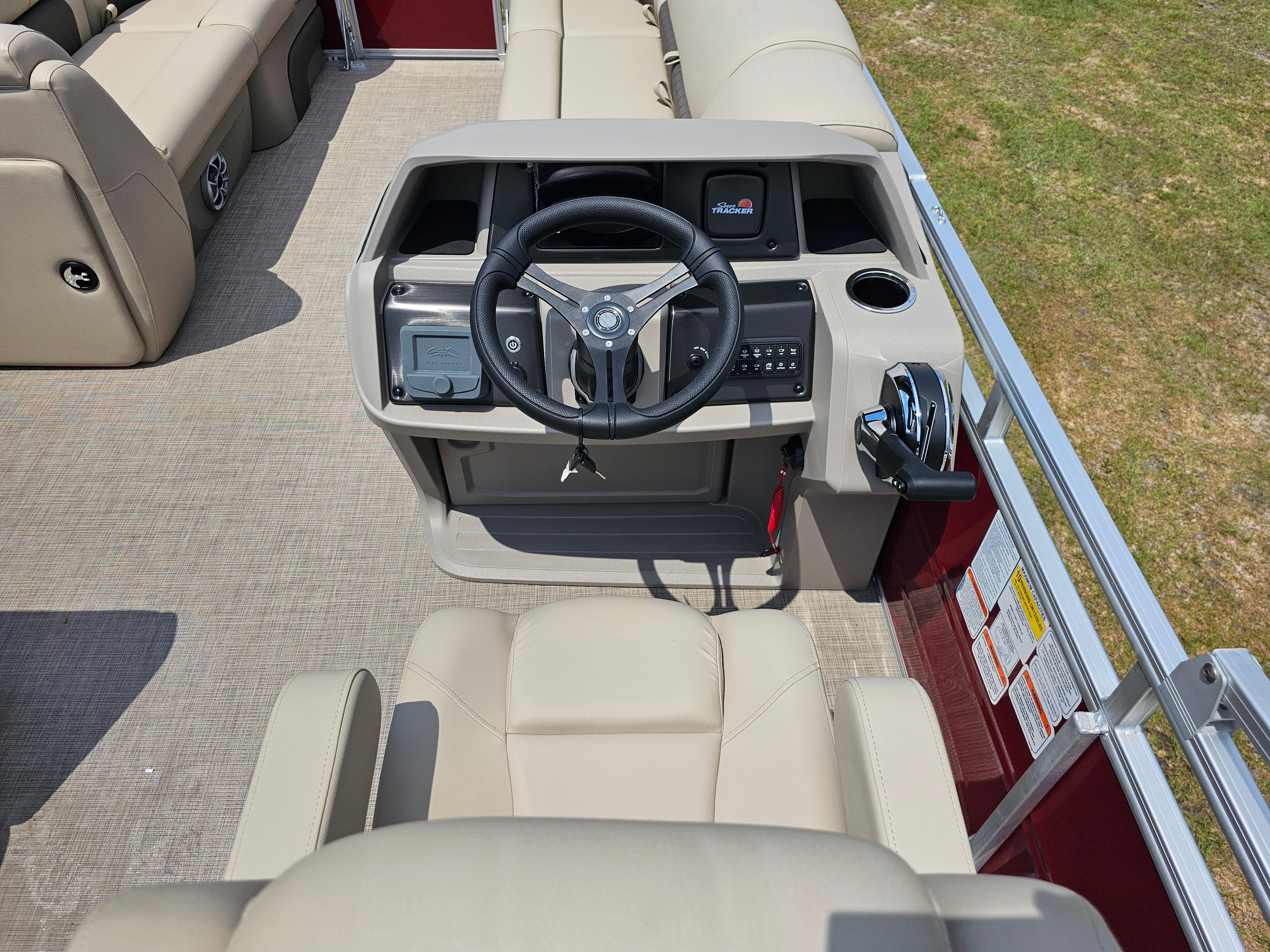 2024 Sun Tracker Party Barge® 20 DLX