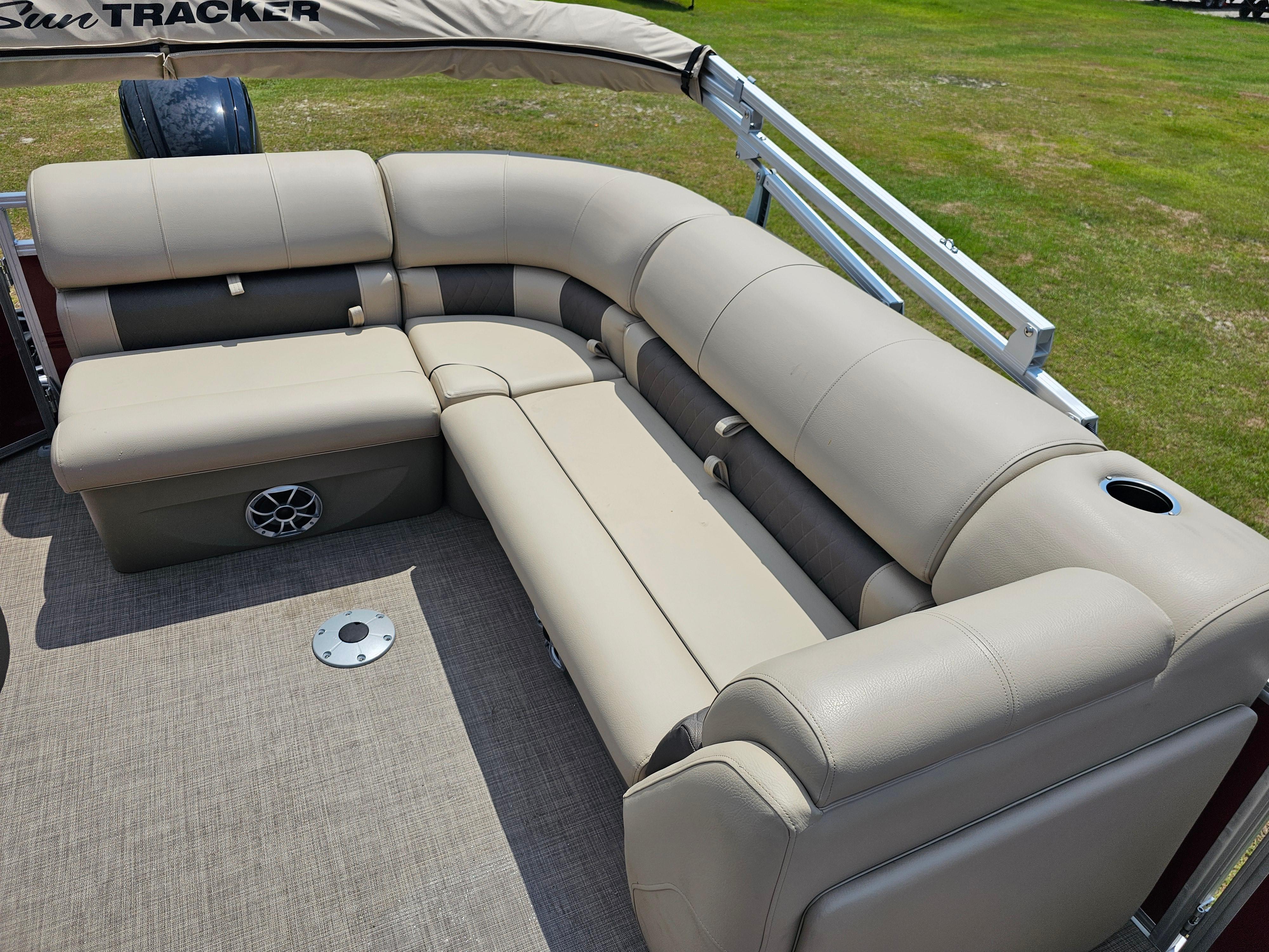 2024 Sun Tracker Party Barge® 20 DLX