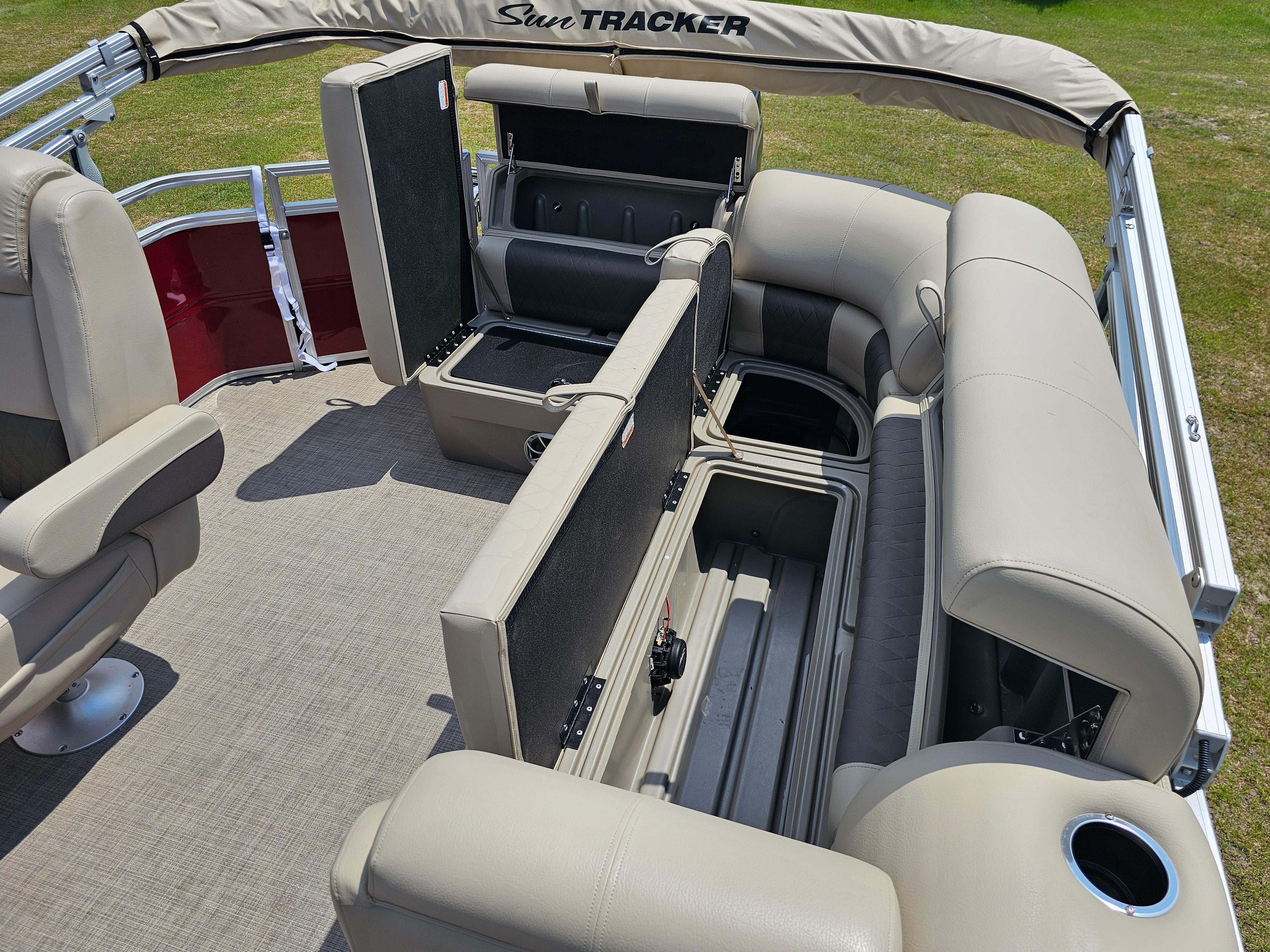 2024 Sun Tracker Party Barge® 20 DLX