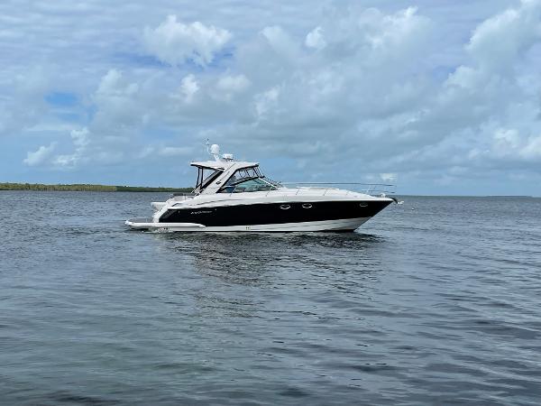 Monterey 40 Sport Yacht - Exterior profile on water