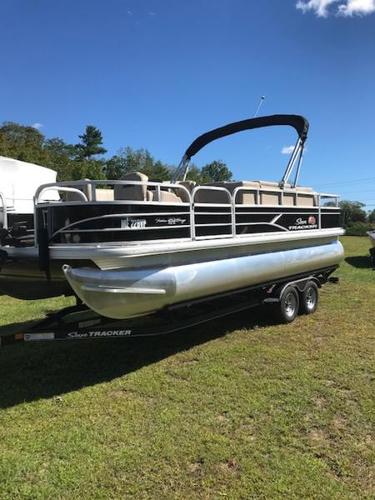 2019 Sun Tracker boat for sale, model of the boat is 20' Fishing Barge & Image # 1 of 7