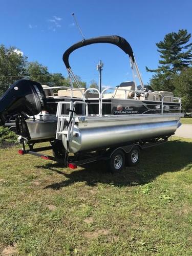 2019 Sun Tracker boat for sale, model of the boat is 20' Fishing Barge & Image # 2 of 7