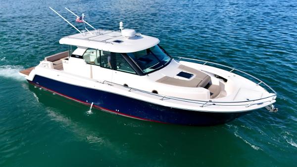 2016 Tiara Yachts Q44