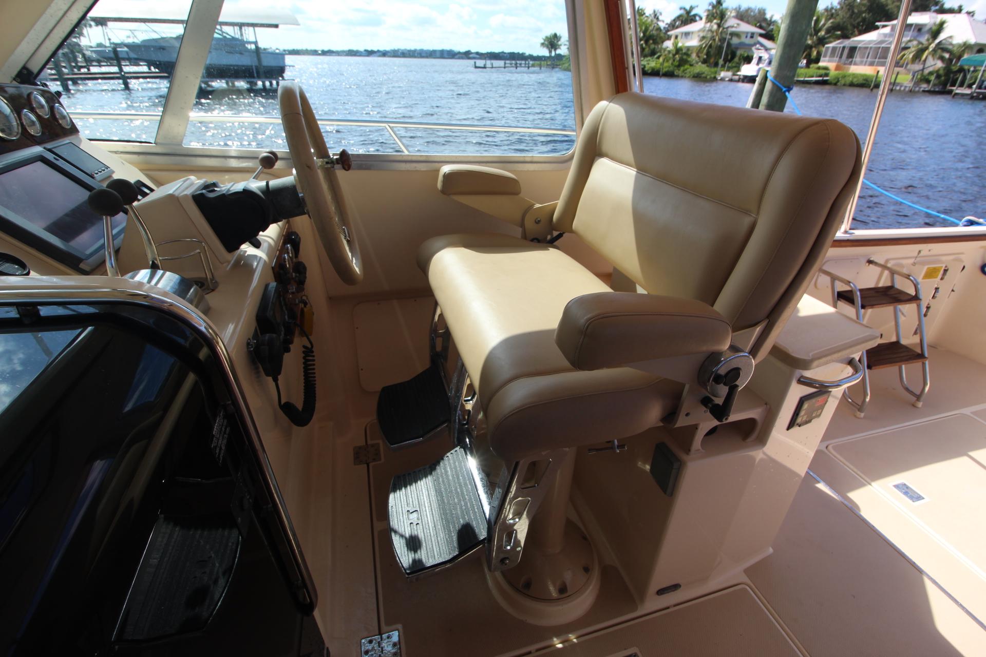 Island Packet 36- Lotus Express-Helm