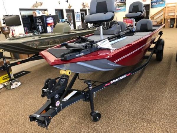 2022 Tracker Boats boat for sale, model of the boat is Pro 170 & Image # 2 of 13
