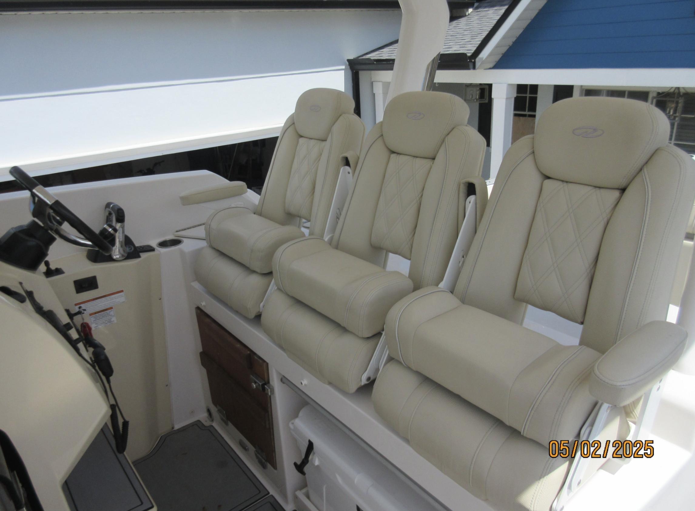 2019-regal-33-sav-power-9810379-20250523183852661-1_XLARGE