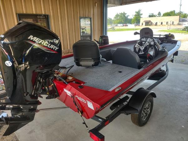 2021 Tracker Boats boat for sale, model of the boat is Pro Team 175 TXW® Tournament Ed. & Image # 4 of 4