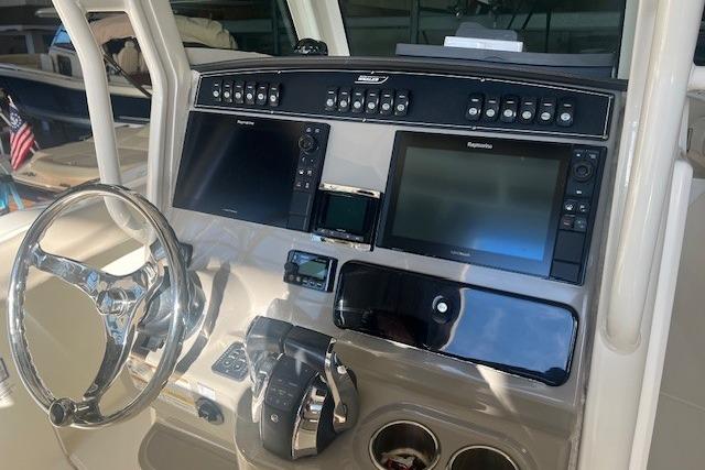 2017 Boston Whaler 280 Outrage helm with dual Raymarine displays and controls.