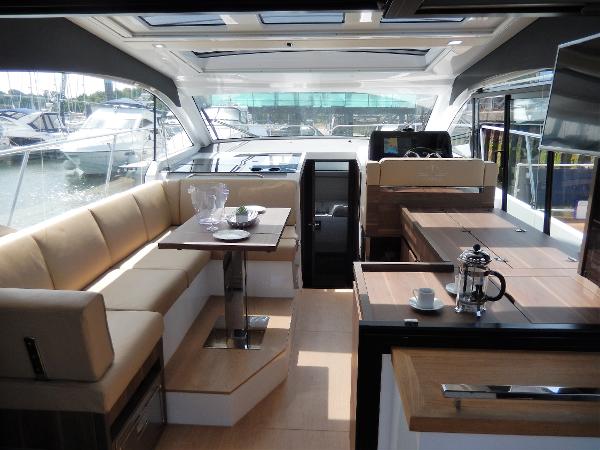 Sealine C390