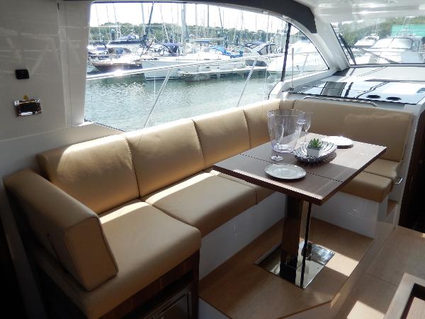 Sealine C390