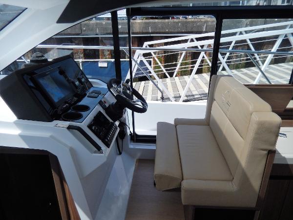 Sealine C390