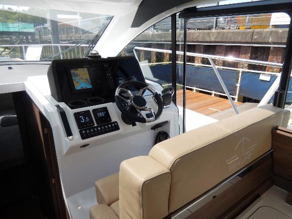 Sealine C390