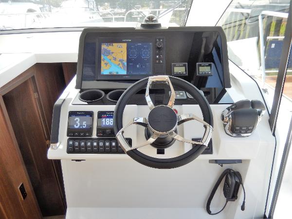 Sealine C390