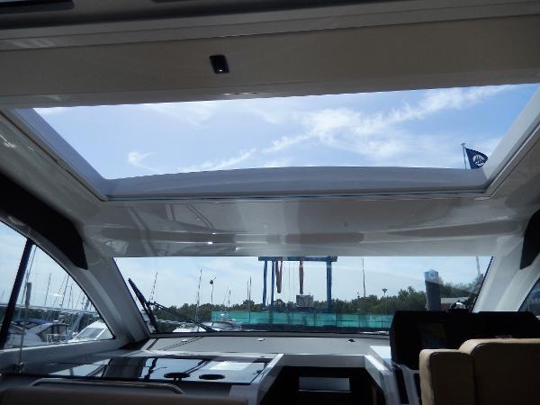 Sealine C390