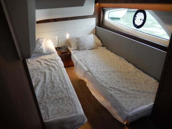 Sealine C390