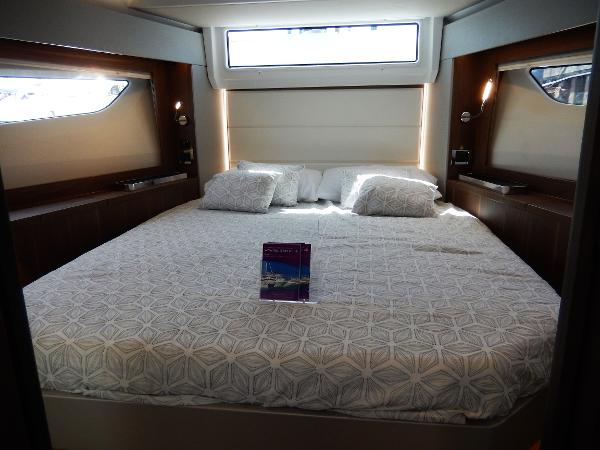 Sealine C390
