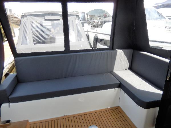Sealine C390