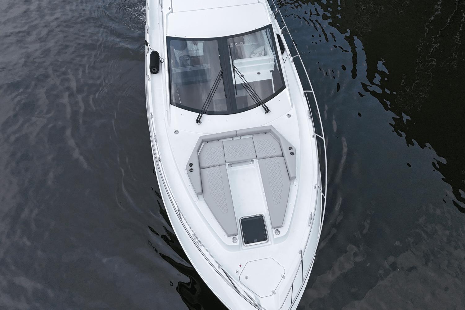 2025-cruisers-yachts-50c-power-9450397-966267029-0-260720241155-16