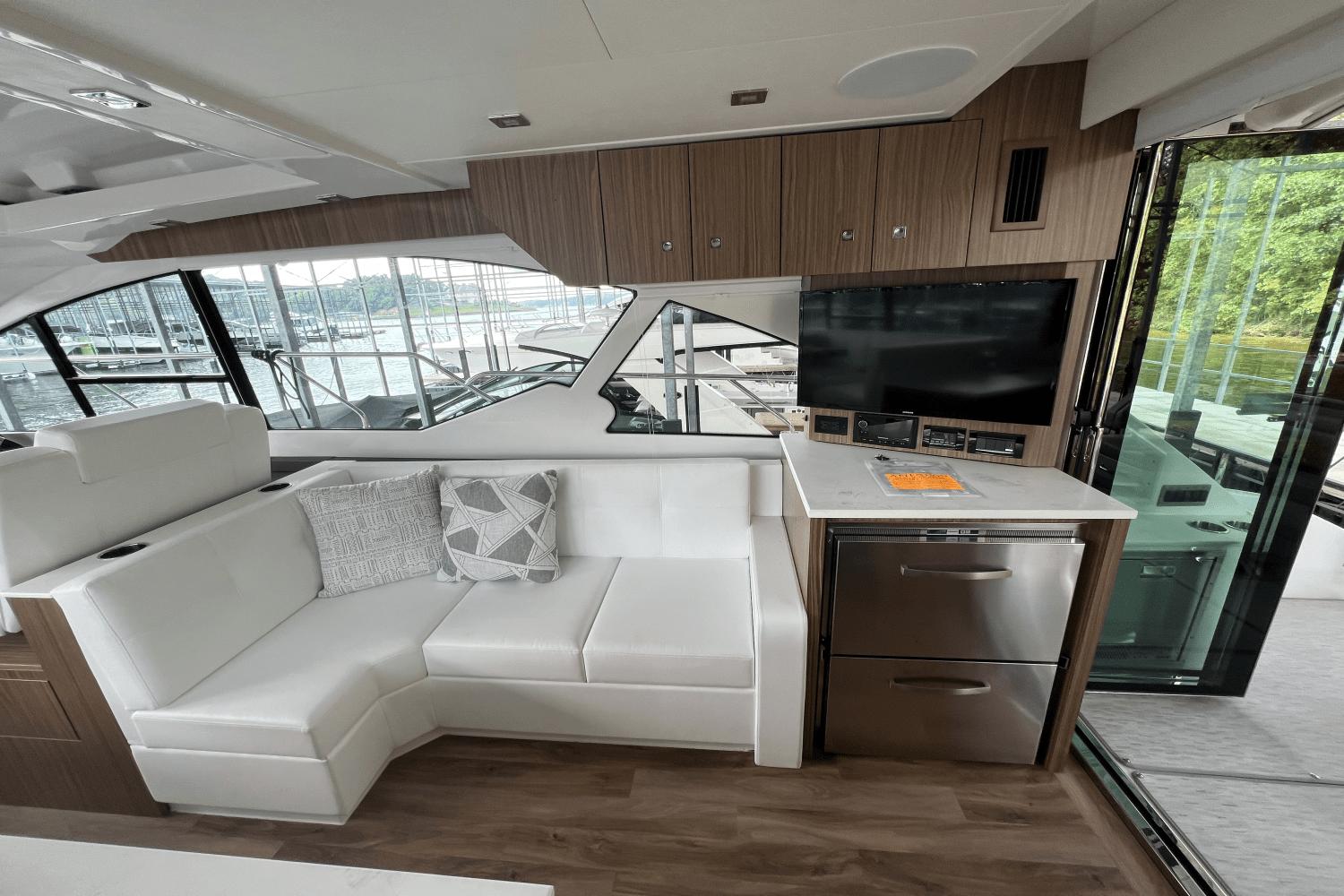 2025-cruisers-yachts-50c-power-9450397-966267073-0-260720241156-36
