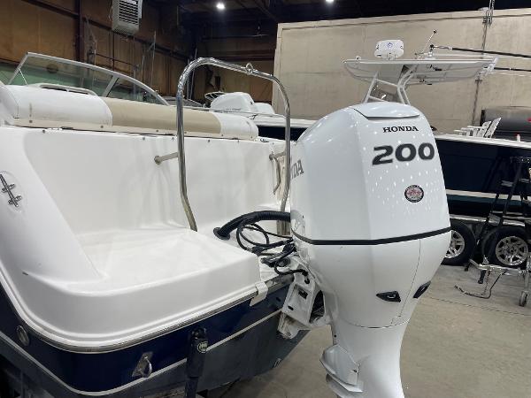 22' Robalo, Listing Number 100902635, - Photo No. 3