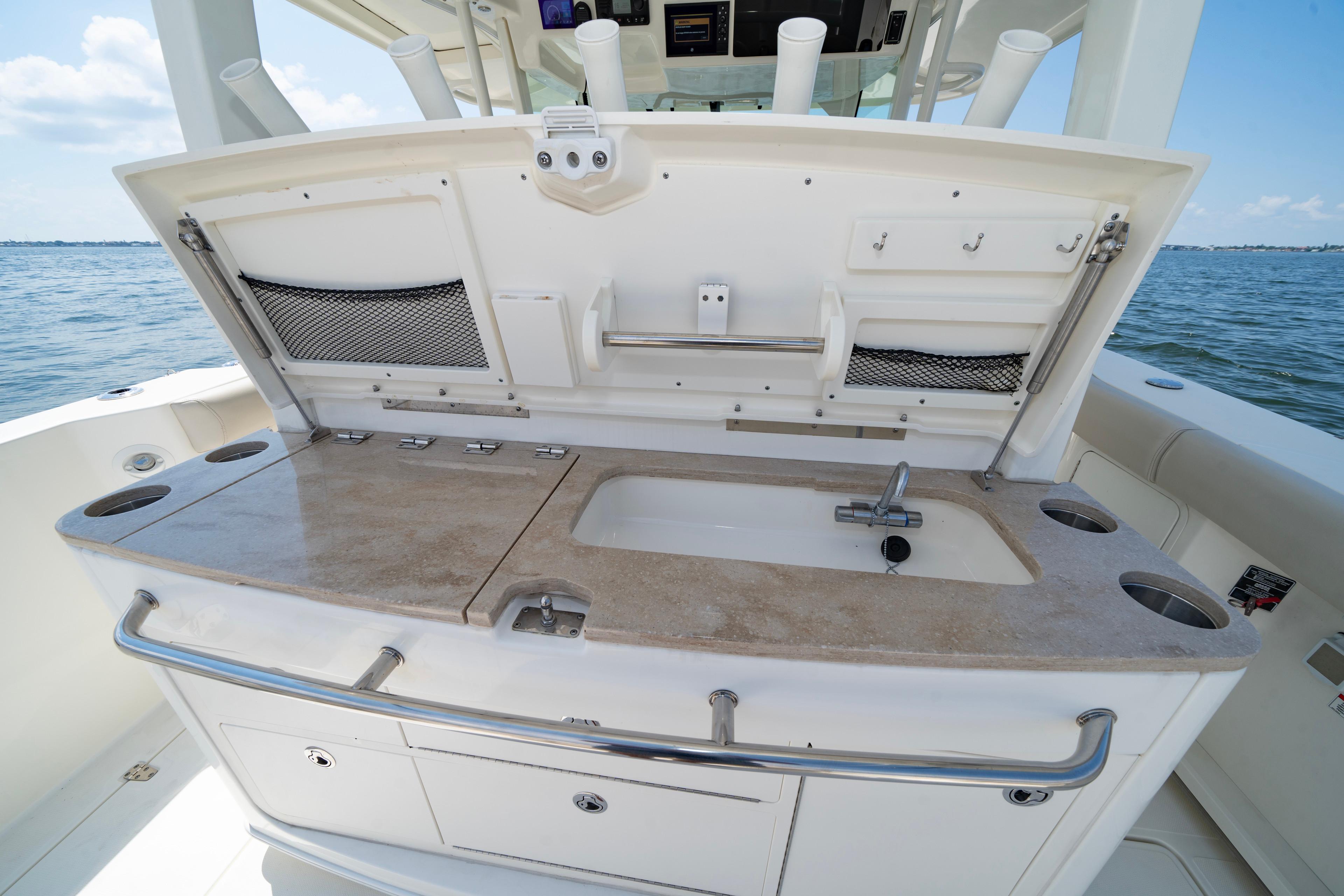 2021 Boston Whaler 380 Outrage