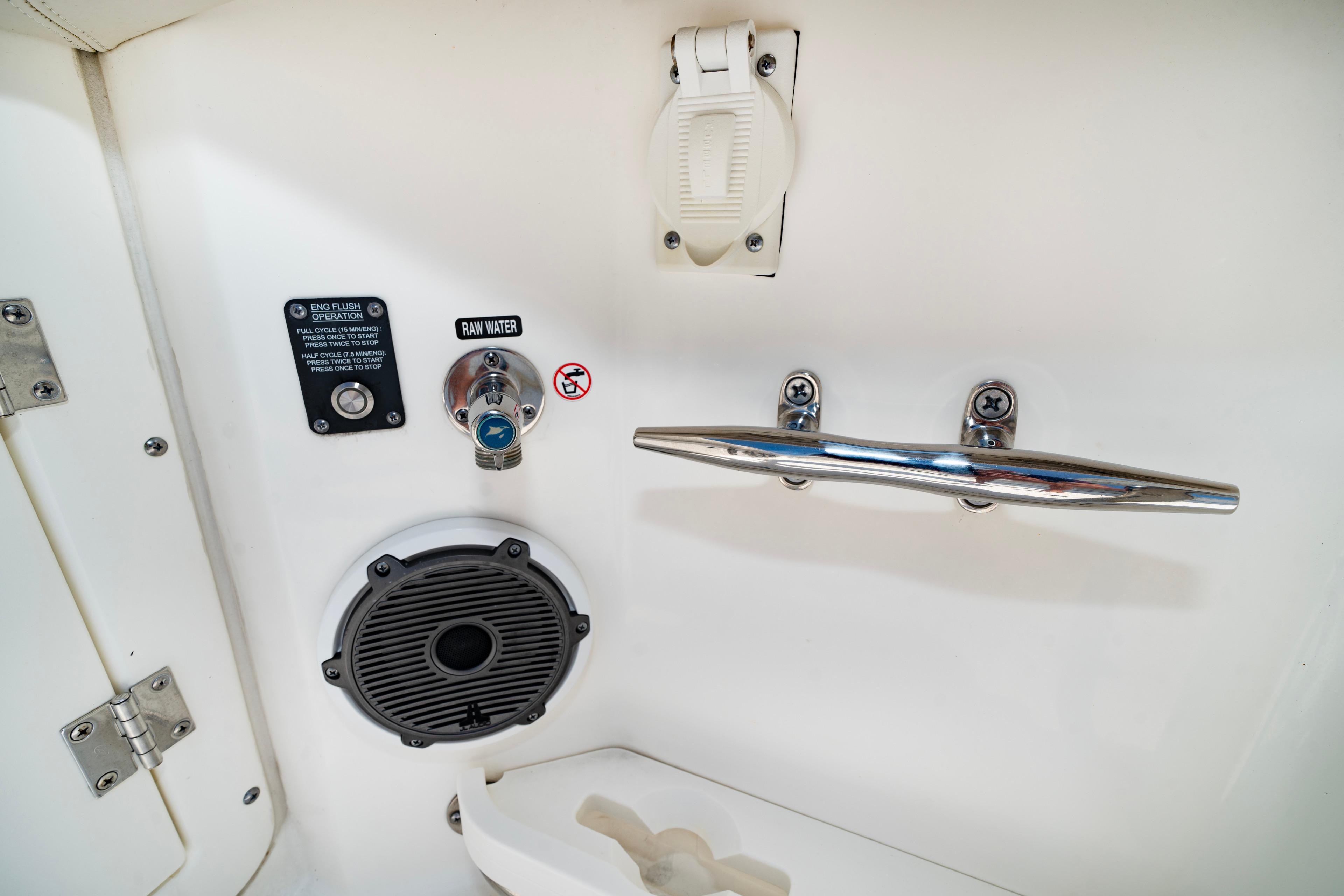 2021 Boston Whaler 380 Outrage