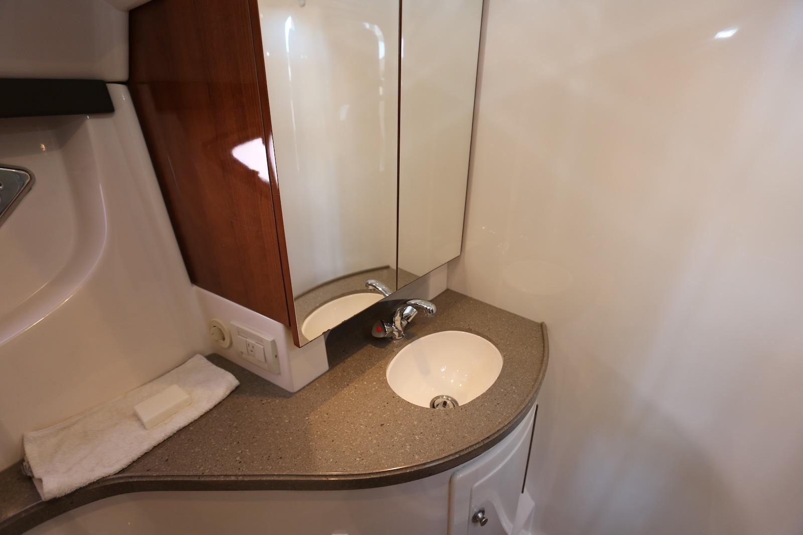 CT 10469 TL Knot 10 Yacht Sales CT 10469 TL Knot 10 Yacht Sales