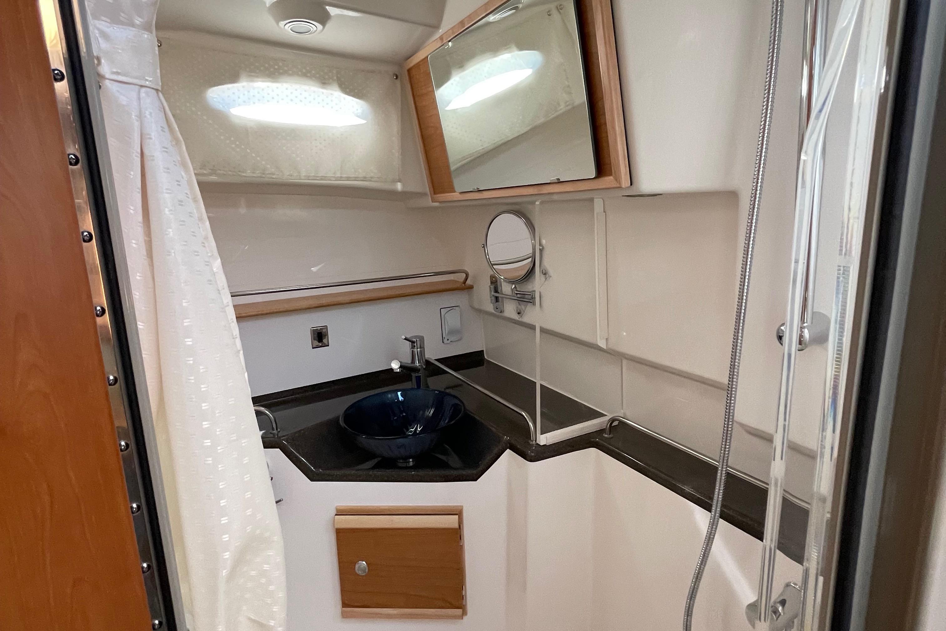 Cutwater-C-302 Coupe 2019 -FL-US-9723833 | Thumbnail