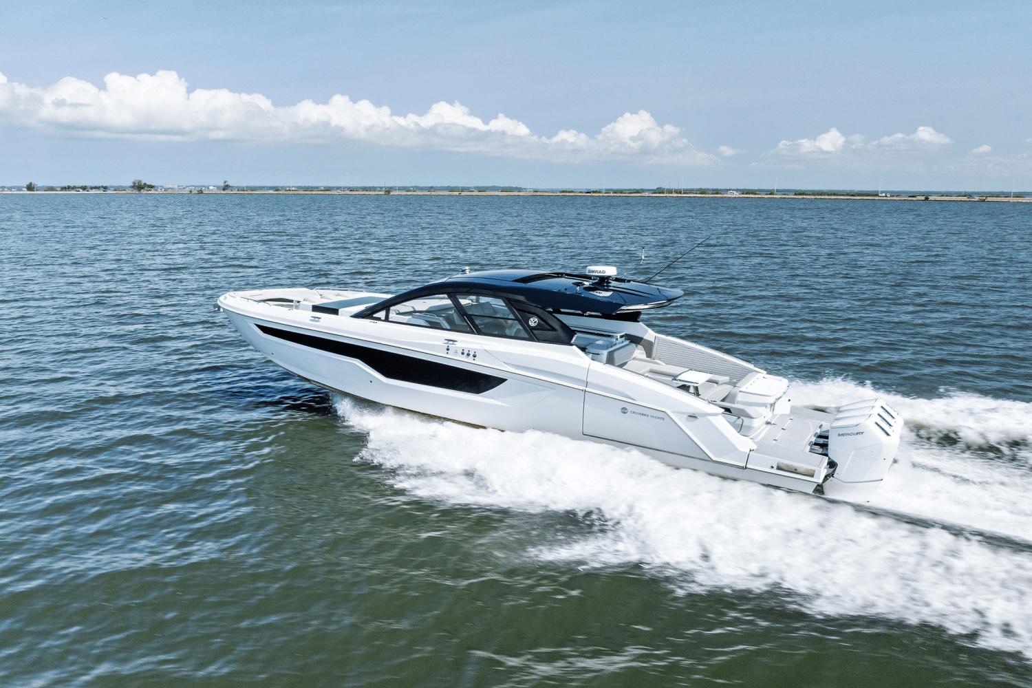 2025-cruisers-yachts-50-gls-outboard-power-9723014-978112225-0-120520250634-22