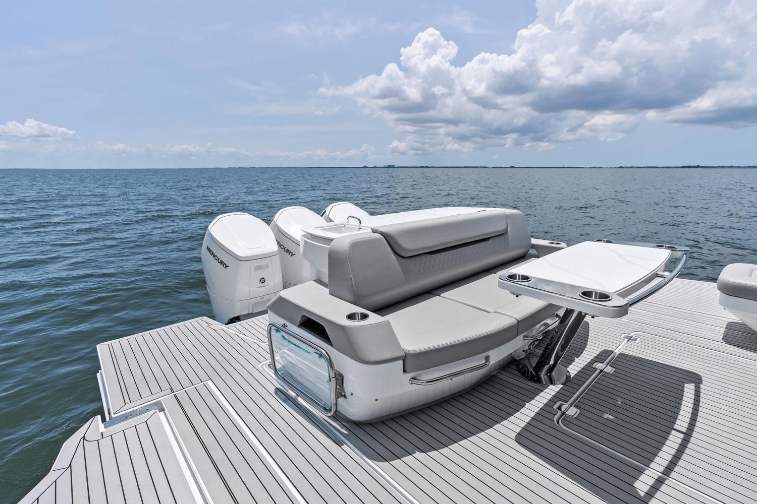 2025-cruisers-yachts-50-gls-outboard-power-9723014-978112226-0-120520250634-26
