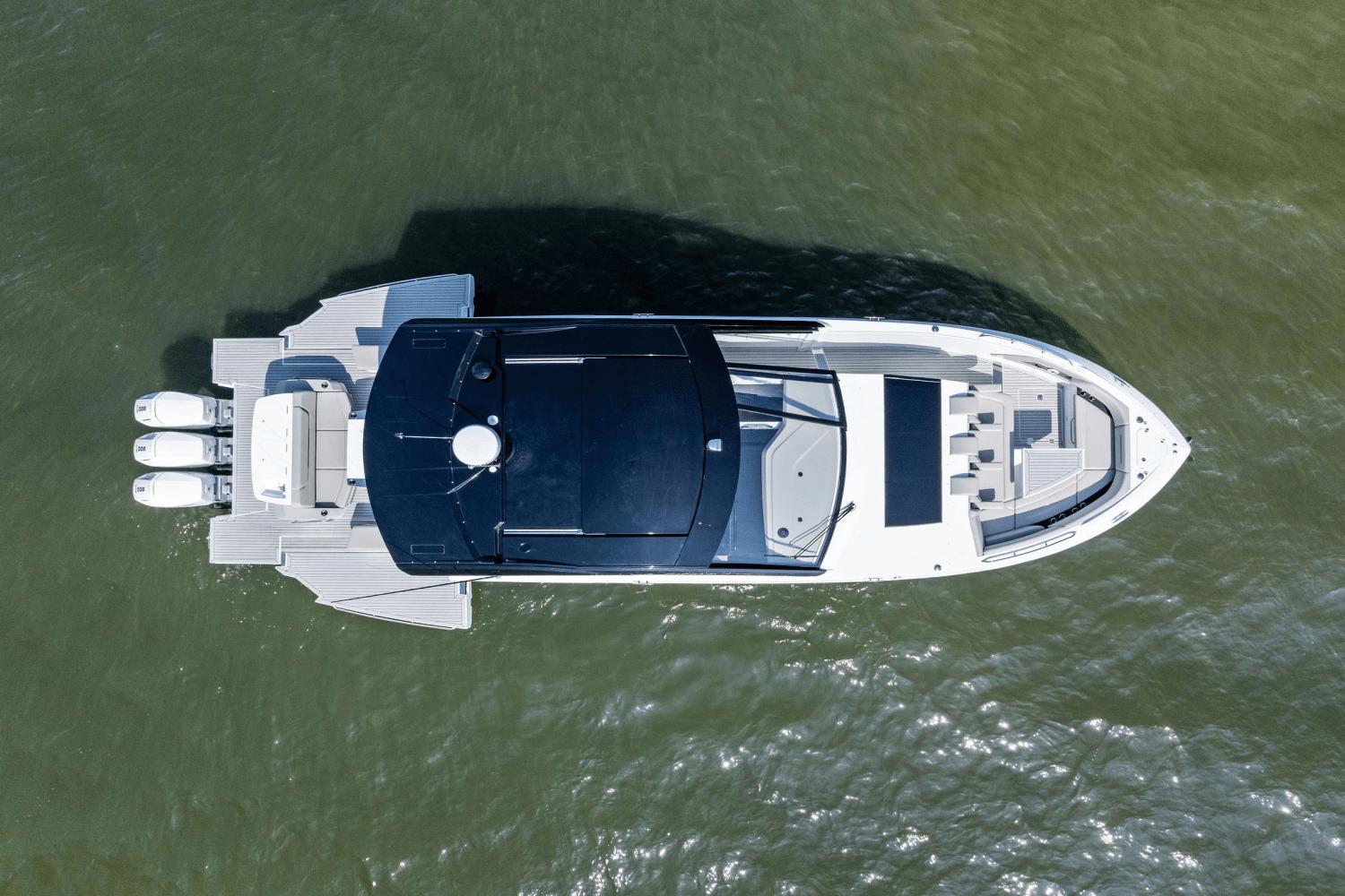 2025-cruisers-yachts-50-gls-outboard-power-9723014-978112228-0-120520250634-7
