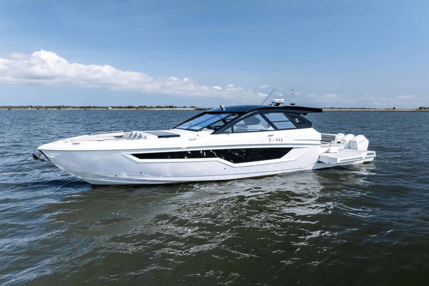 2025-cruisers-yachts-50-gls-outboard-power-9723014-978112229-0-120520250634-10