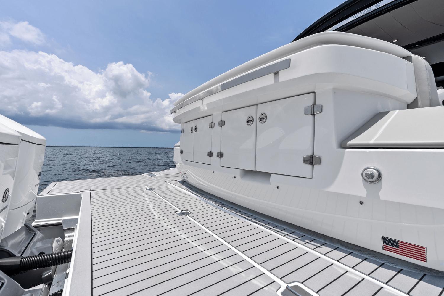 2025-cruisers-yachts-50-gls-outboard-power-9723014-978112233-0-120520250634-34