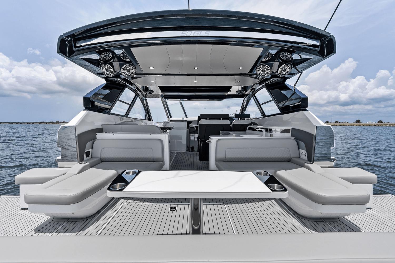2025-cruisers-yachts-50-gls-outboard-power-9723014-978112234-0-120520250634-36