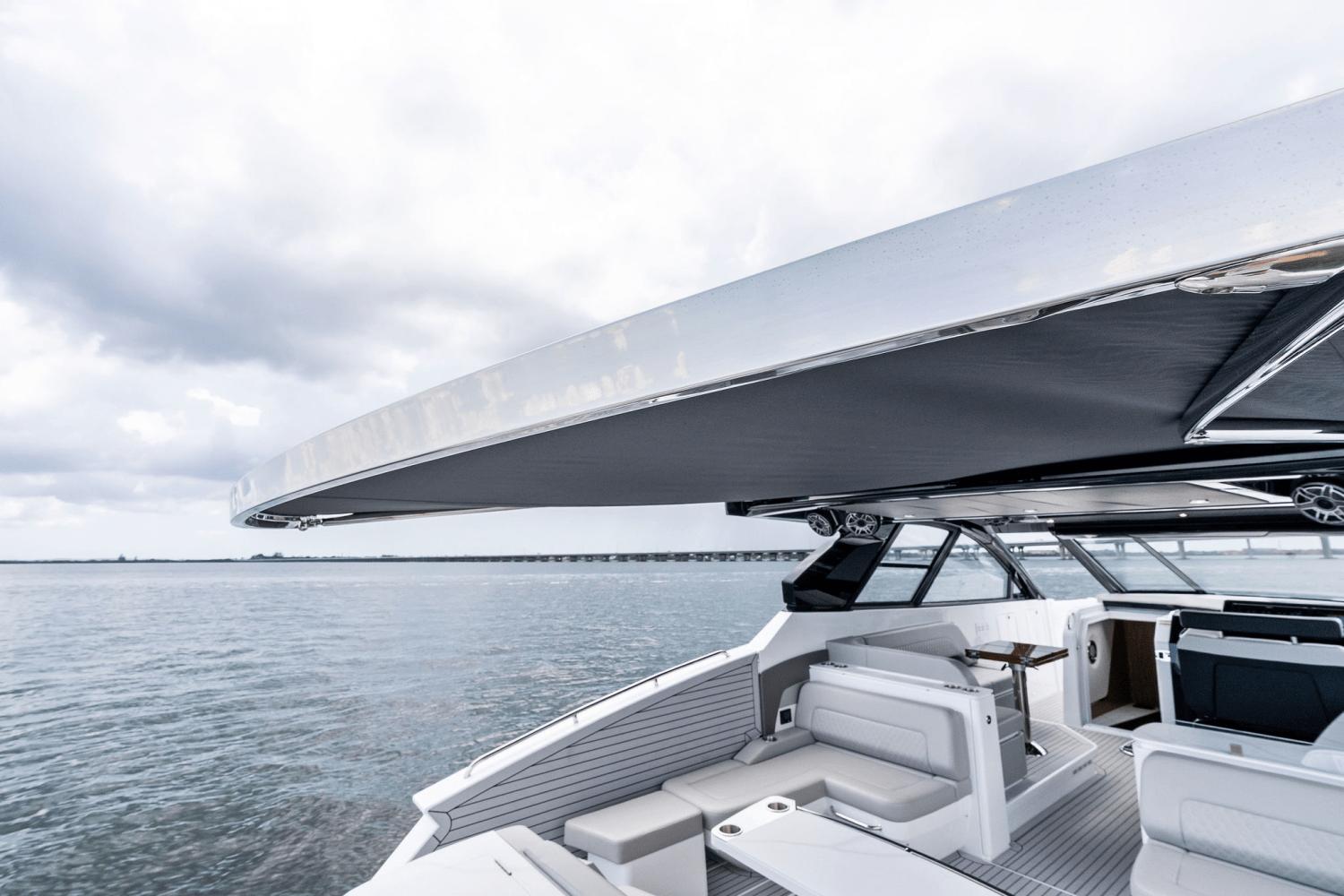2025-cruisers-yachts-50-gls-outboard-power-9723014-978112235-0-120520250635-82