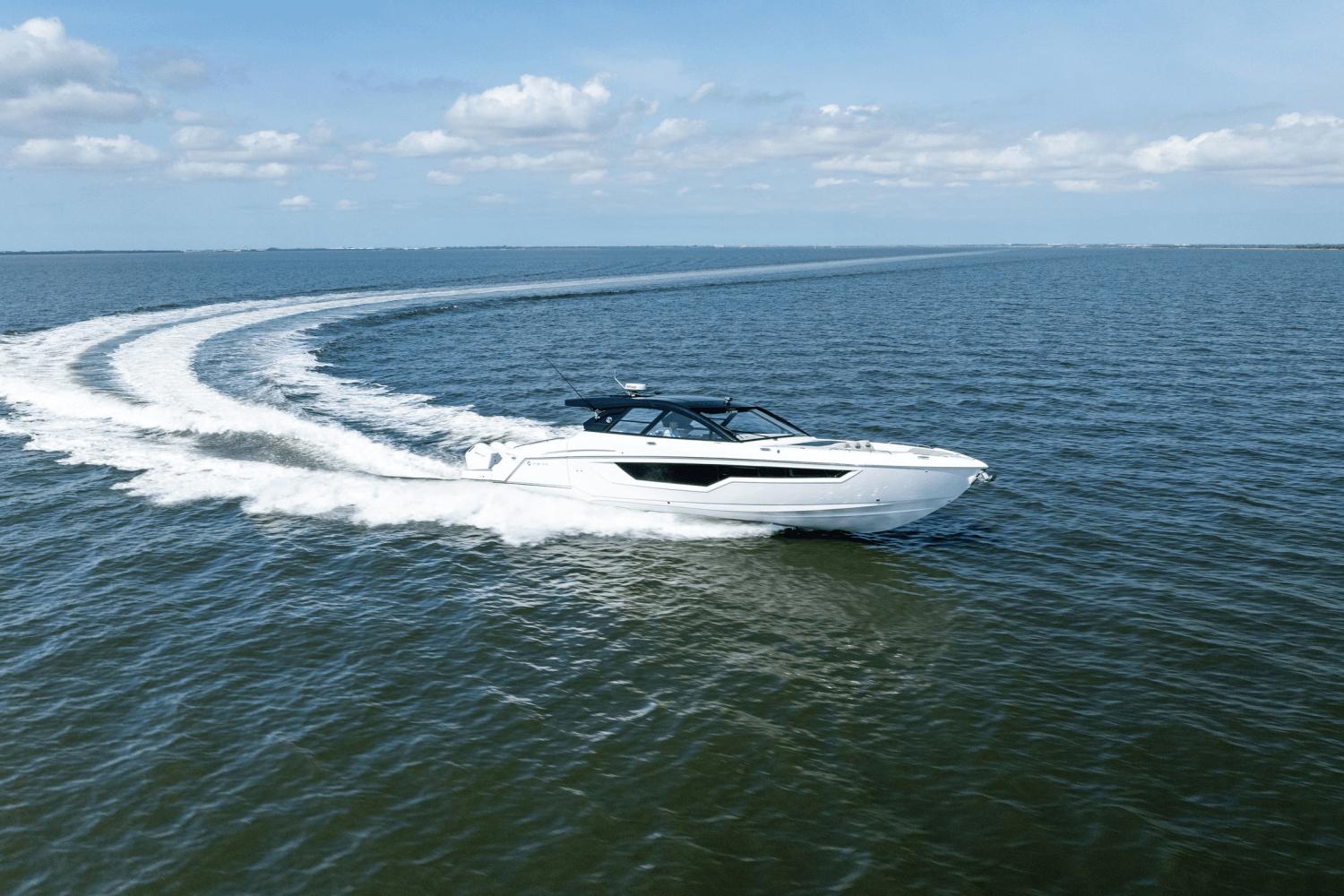 2025-cruisers-yachts-50-gls-outboard-power-9723014-978112239-0-120520250634-19
