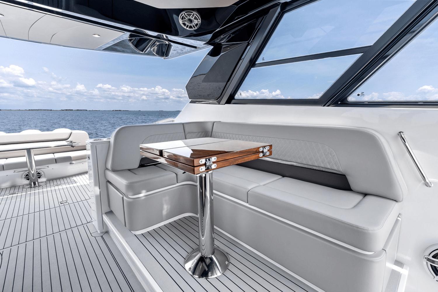 2025-cruisers-yachts-50-gls-outboard-power-9723014-978112241-0-120520250635-54