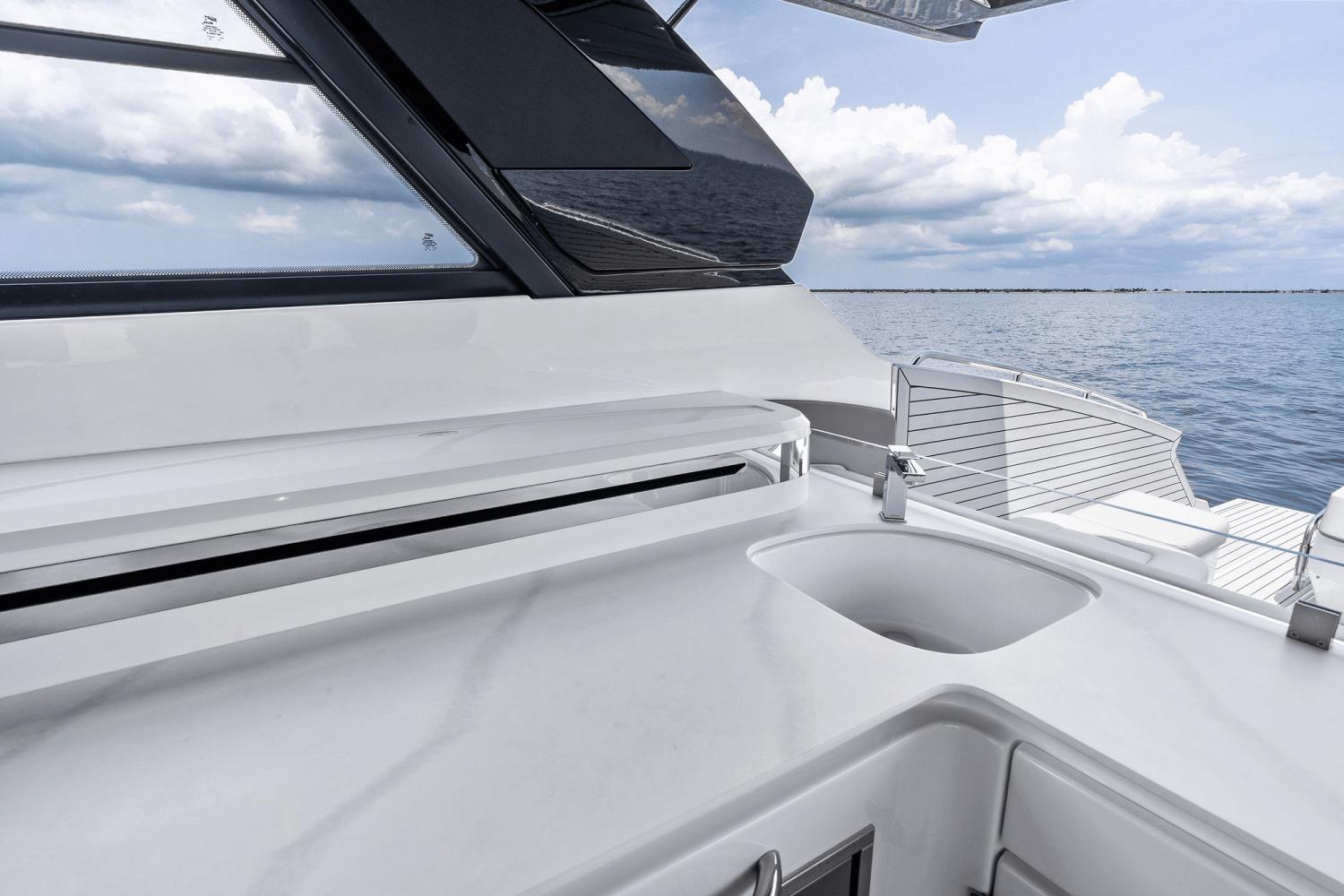 2025-cruisers-yachts-50-gls-outboard-power-9723014-978112242-0-120520250634-48