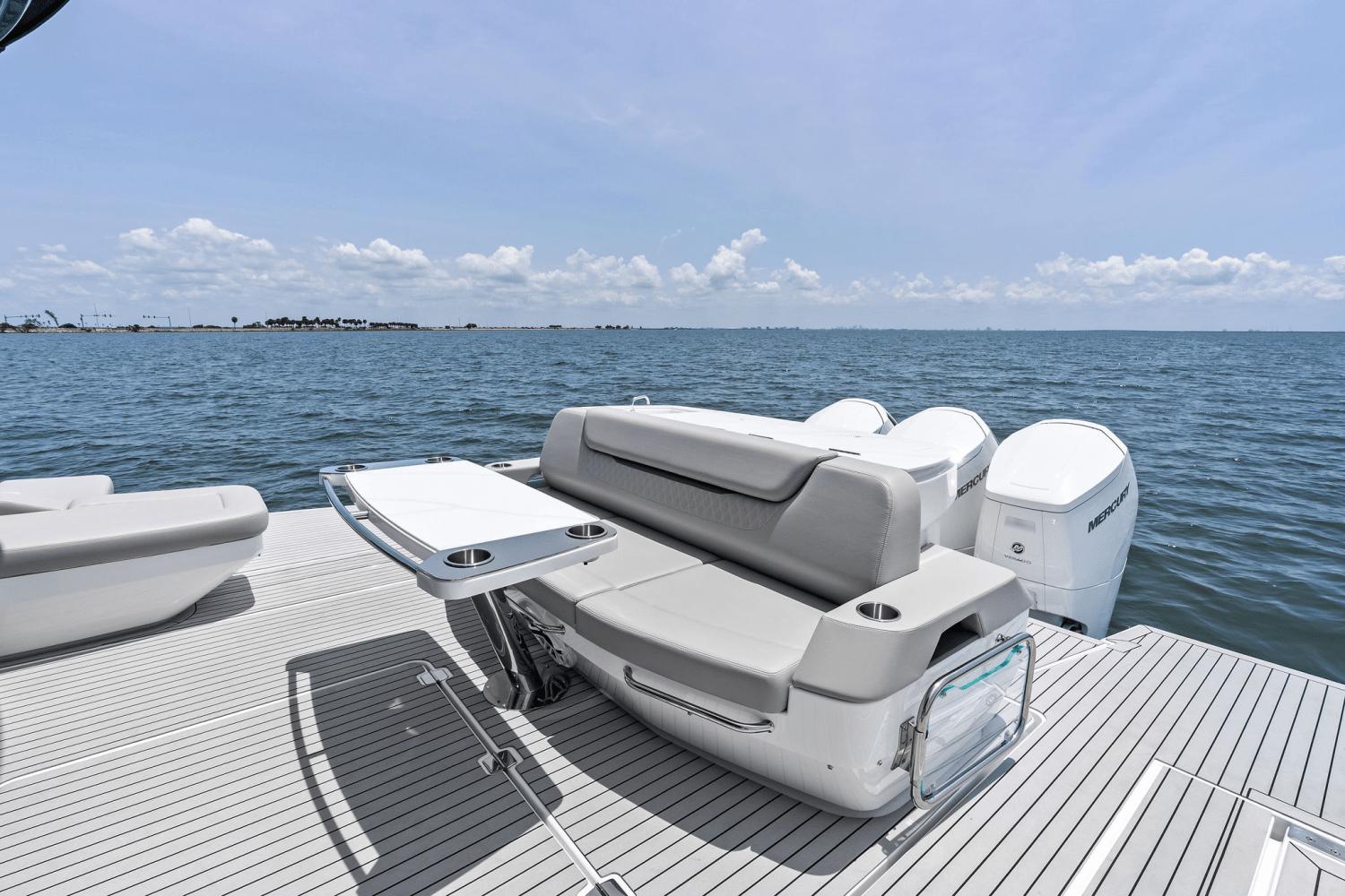 2025-cruisers-yachts-50-gls-outboard-power-9723014-978112248-0-120520250634-25