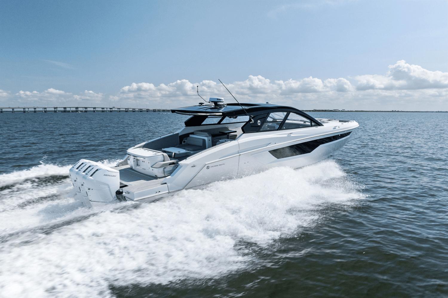 2025-cruisers-yachts-50-gls-outboard-power-9723014-978112250-0-120520250634-18