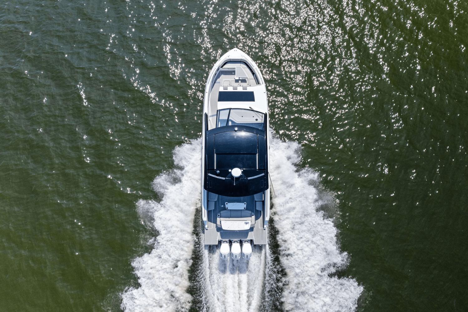 2025-cruisers-yachts-50-gls-outboard-power-9723014-978112252-0-120520250634-16