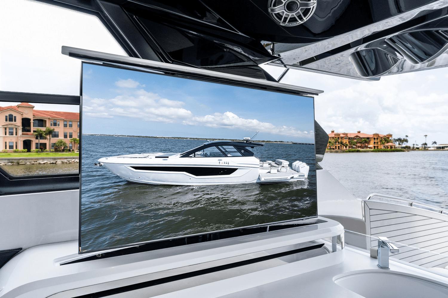 2025-cruisers-yachts-50-gls-outboard-power-9723014-978112257-0-120520250635-84
