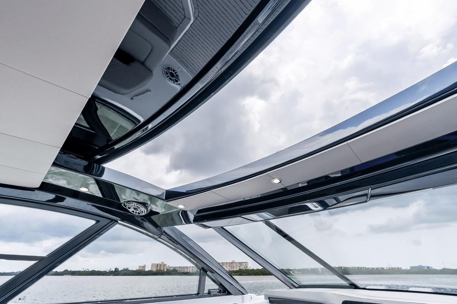 2025-cruisers-yachts-50-gls-outboard-power-9723014-978112258-0-120520250635-83