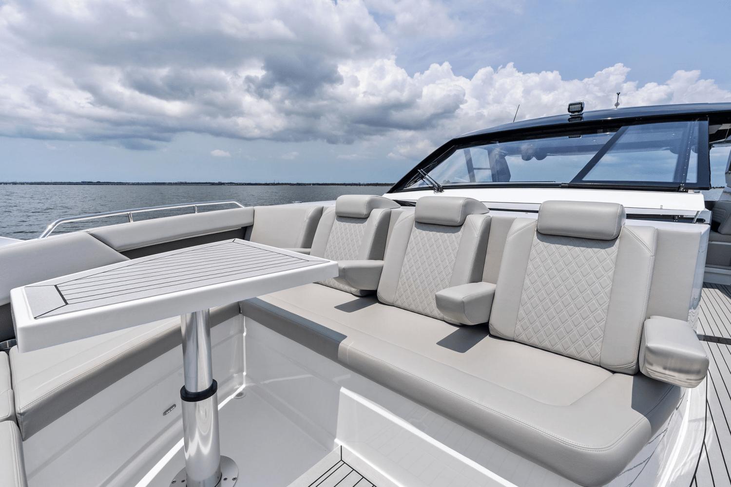 2025-cruisers-yachts-50-gls-outboard-power-9723014-978112259-0-120520250635-66