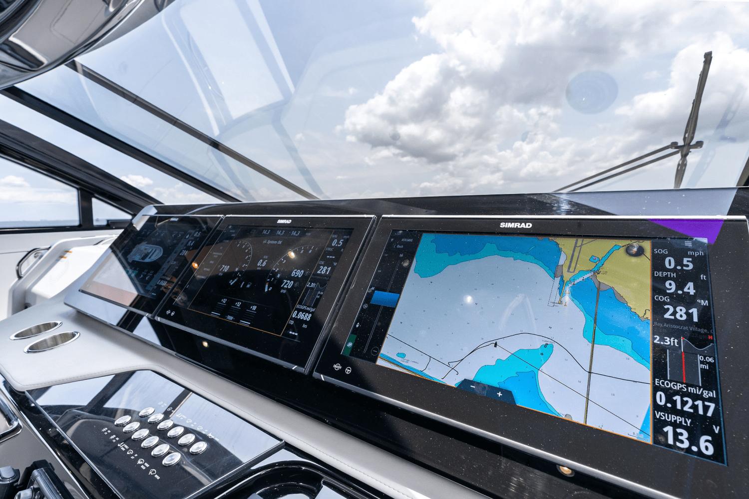 2025-cruisers-yachts-50-gls-outboard-power-9723014-978112262-0-120520250635-62
