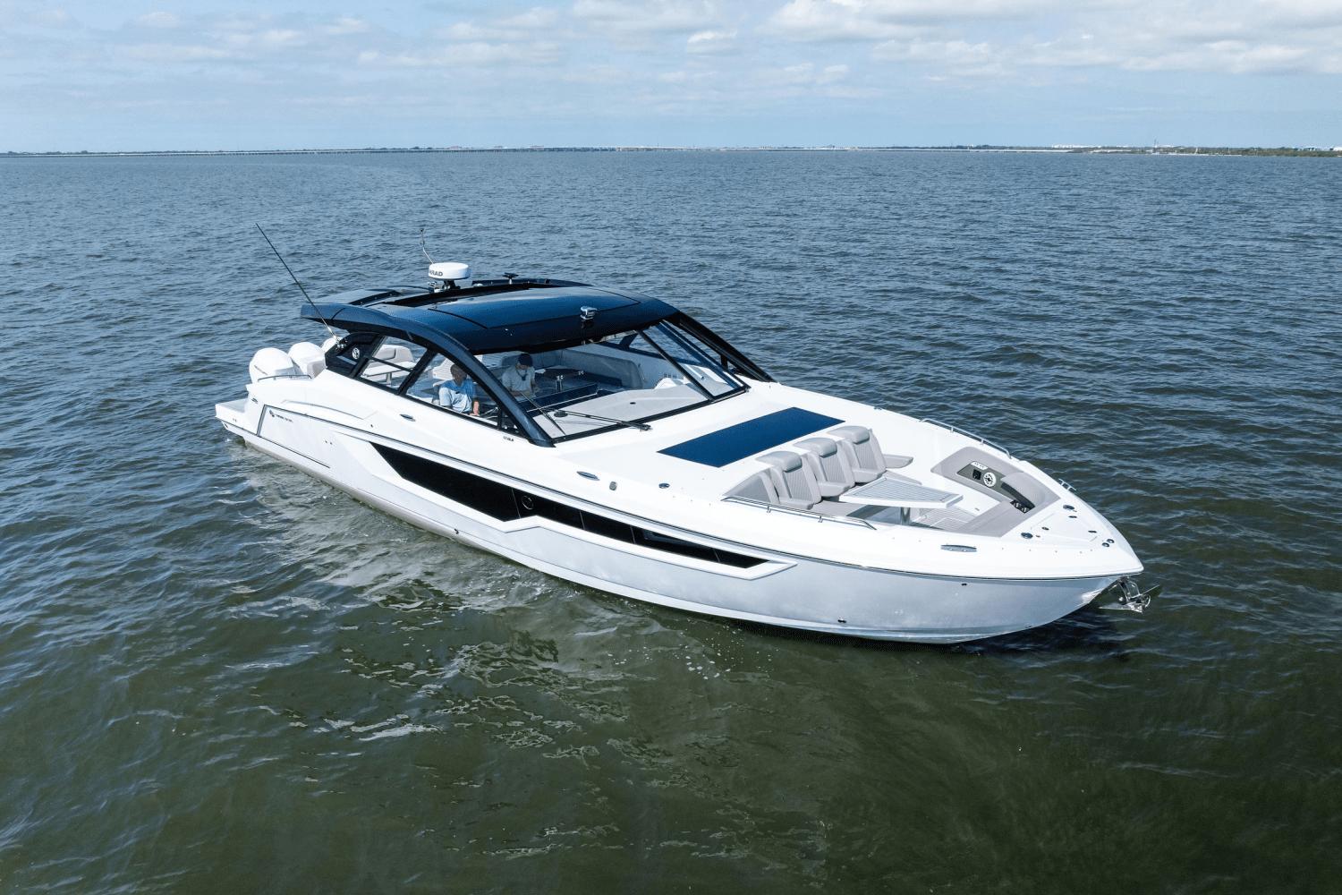 2025-cruisers-yachts-50-gls-outboard-power-9723014-978112266-0-120520250634-4