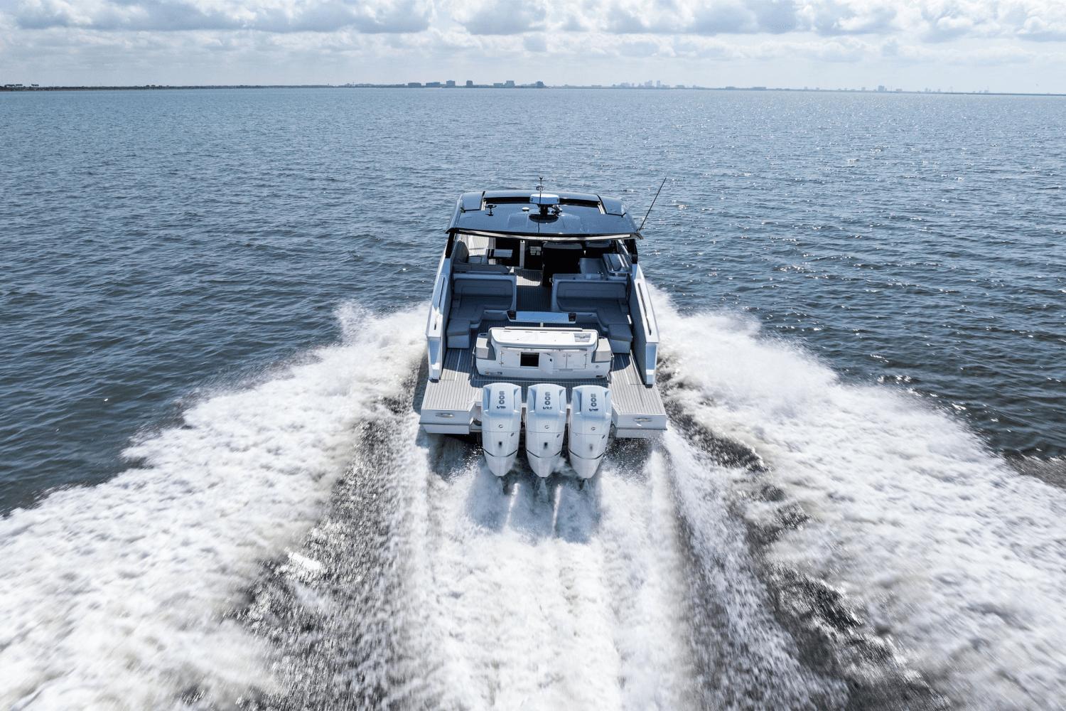 2025-cruisers-yachts-50-gls-outboard-power-9723014-978112268-0-120520250634-17