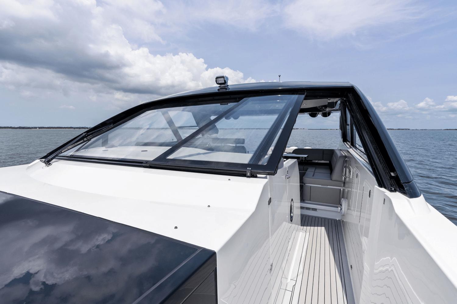 2025-cruisers-yachts-50-gls-outboard-power-9723014-978112269-0-120520250635-72