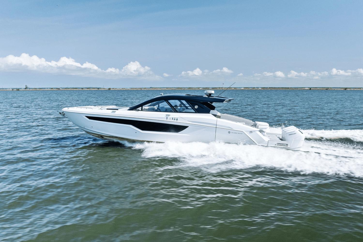 2025-cruisers-yachts-50-gls-outboard-power-9723014-978112270-0-120520250634-23